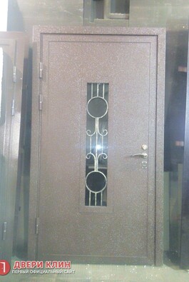 Входная дверь элит класса с ковкой и стеклом