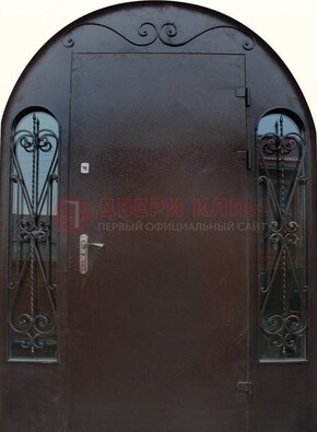 Арочная дверь со стеклом и ковкой ДА-16 под старину в Подольске