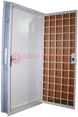 Белая стальная бронированная дверь с нитроэмалью ДБ-7 в Подольске