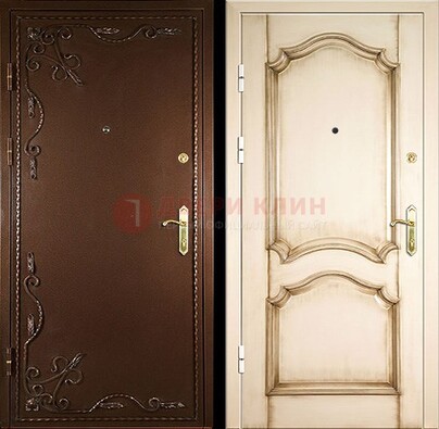 Квартирная коричневая стальная дверь с ковкой ДК-1 в Подольске