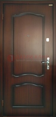 Коричневая стальная дверь с МДФ ДМ-138 для квартиры в Подольске