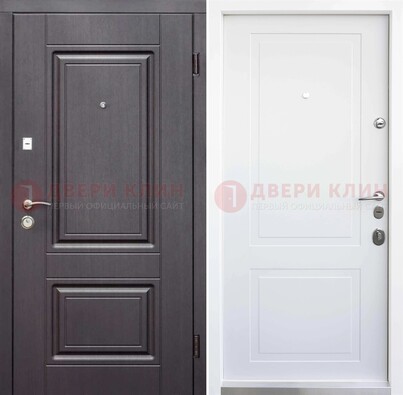 Темная входная дверь с белой МДФ внутри ДМ-238 в Подольске