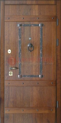 Темная стальная дверь с массивом дуба с ковкой ДМД-37 в Подольске
