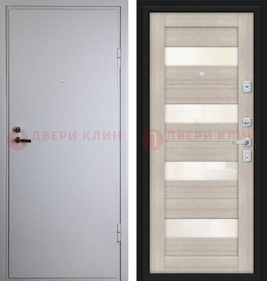 Белая железная дверь с порошковым напылением и стеклом ДП-308 в Подольске