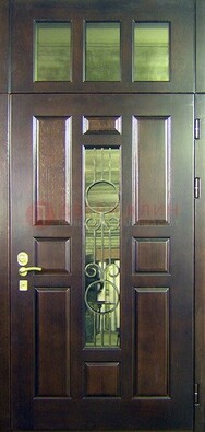 Парадная дверь со стеклянными вставками и ковкой ДПР-1 в офисное здание в Кубинке