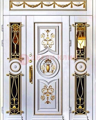 Белая стальная парадная дверь с золотыми элементами ДПР-80 в Подольске