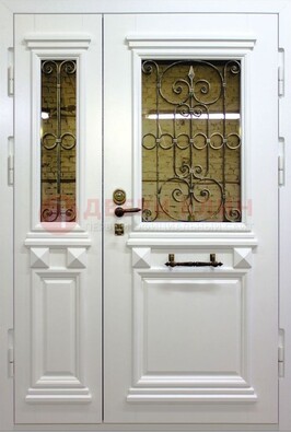 Белая парадная металлическая дверь со стеклом и ковкой ДПР-83 в Лыткарино