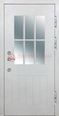 Белая уличная дверь со стеклом ДС-30 в Подольске