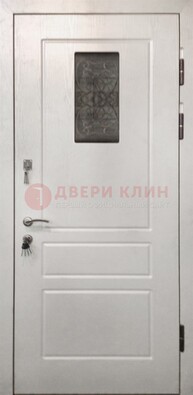 Белая железная дверь со стеклом и ковкой ДС-42 в Подольске