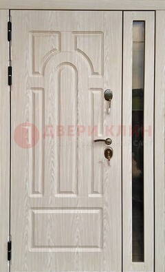 Белая металлическая дверь со стеклом ДС-68 в Подольске