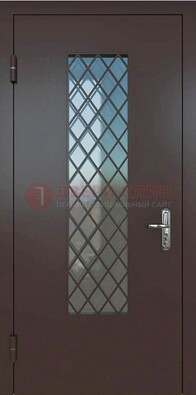 Темная металлическая дверь с решеткой и стеклом ДС-7 в Подольске
