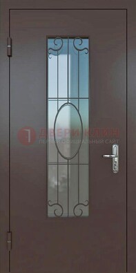 Коричневая наружная железная дверь со стеклом и ковкой ДСК-100 в Казани