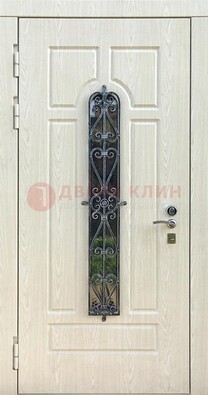 Светлая стальная дверь со стеклом и ковкой ДСК-118 в Подольске