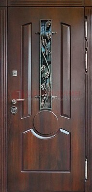 Темная железная дверь со стеклом и ковкой для кирпичного дома ДСК-136 в Талдоме
