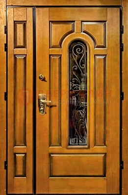 Распашная металлическая дверь со стеклом и ковкой для дома ДСК-152 в Подольске
