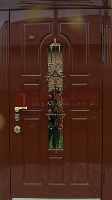 Красивая металлическая дверь со стеклом и ковкой ДСК-33 в Подольске