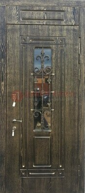 Зеленая входная дверь со стеклом и ковкой ДСК-67 в Сосновый Бор