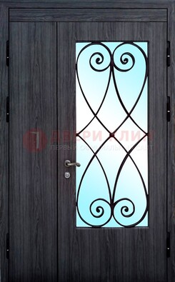 Стальная дверь со стеклом и ковкой ДСК-69 в деревянный дом в Ростове-На-Дону