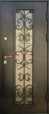 Входная дверь Дверь со стеклом и ковкой черного цвета ДСК-76 для веранды в Подольске