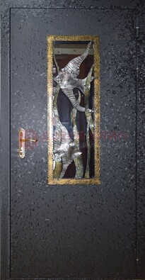 Металлическая дверь со стеклом и ковкой ДСК-82 для крыльца в Мытищах