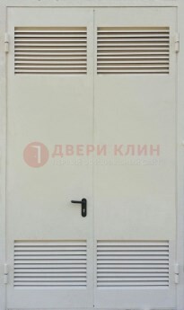 Белая металлическая техническая дверь с вентиляционной решеткой ДТ-6 в Подольске