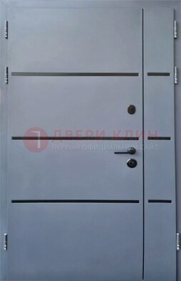 Серая металлическая тамбурная дверь с молдингами ДТМ-42 в Подольске