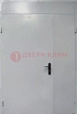 Белая металлическая тамбурная дверь ДТМ-5 в Подольске