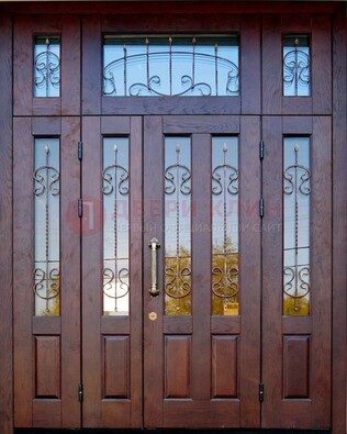 Коричневая парадная дверь с виноритом и ковкой ДВТ-168 в Подольске