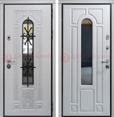 Белая стальная дверь с виноритом и ковкой снаружи ДВТ-197 в Подольске