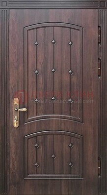 Коричневая уличная дверь с виноритом для дома ДВТ-235 в Подольске