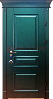 Зеленая входная филенчатая дверь с виноритом ДВТ-62 в Пскове