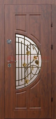 Стальная коричневая дверь с виноритом и ковкой ДВТ-82 в Подольске