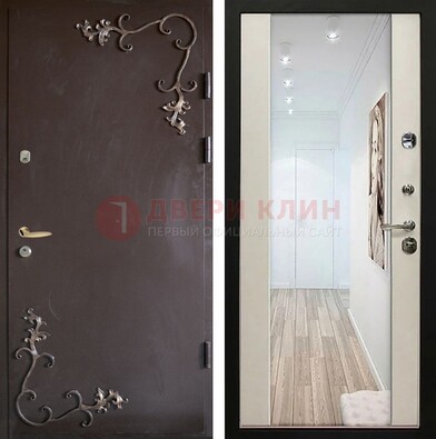 Железная дверь с порошковым напылением Темное серебро cо светлой МДФ с зеркалом ДЗ-109 в Казани