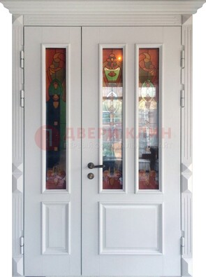 Белая полуторная металлическая дверь с витражом ВЖ-12 в Подольске